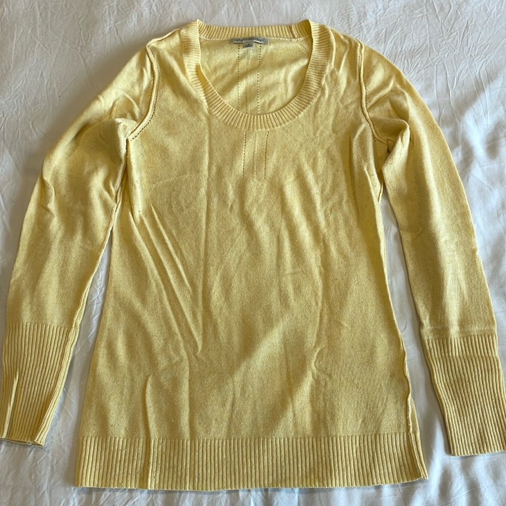 Banana Republic Italian Yarn Sweater - Small